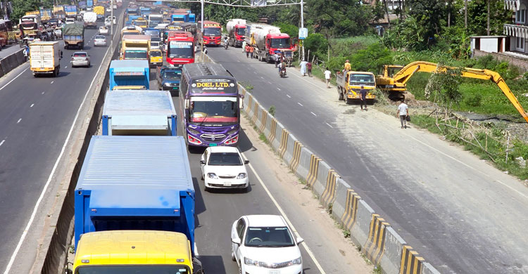 ঢাকা-চট্টগ্রাম ও ঢাকা-সিলেট মহাসড়কে তীব্র যানজট