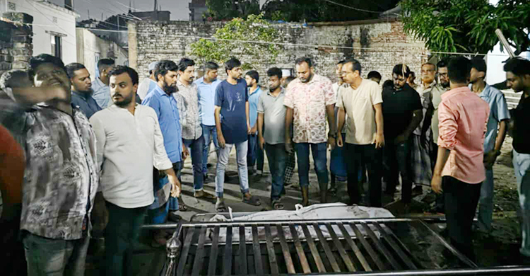 সিদ্ধিরগঞ্জে আবুল কালাম আজাদের প্রথম জানাজা অনুষ্ঠিত