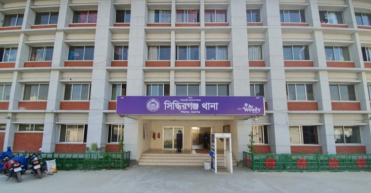 সিদ্ধিরগঞ্জে বাস ভাঙচুর, বিএনপির ৪৮ নেতাকর্মীর নামে মামলা