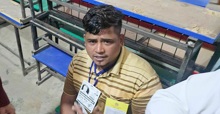 ধানের শীষের এজেন্ট সেজে কক্ষে যুবক, চেনেন না প্রিজাইডিং কর্মকর্তা