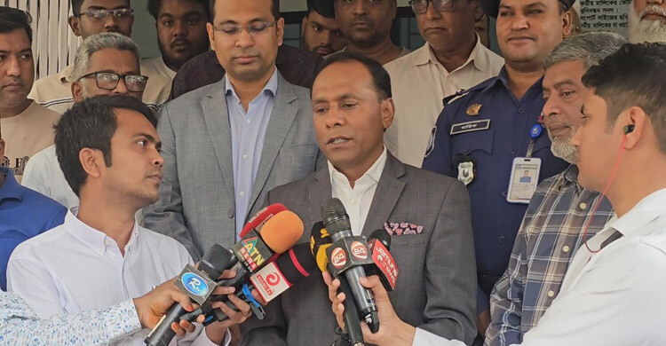 কর্মকর্তা অনুপস্থিত, বিধি অনুসারে ব্যবস্থা নেওয়ার আশ্বাস প্রতিমন্ত্রীর