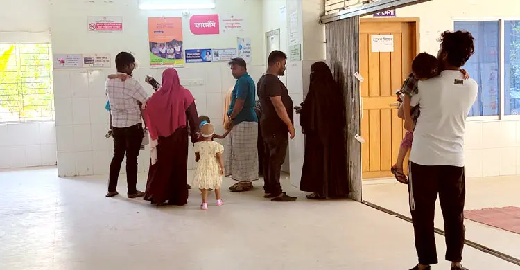 রোগী থেকে হাসপাতাল দালালের দৌরাত্ম্যে সবাই অসহায়