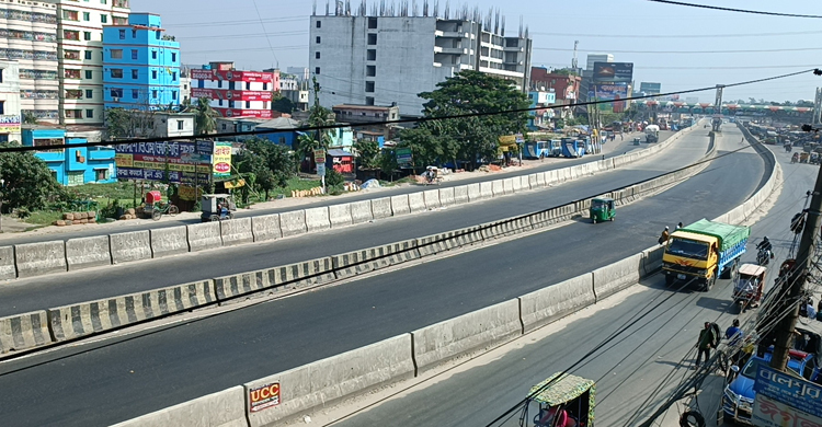 চাপ নেই সড়কে, গণপরিবহন হাতে গোনা