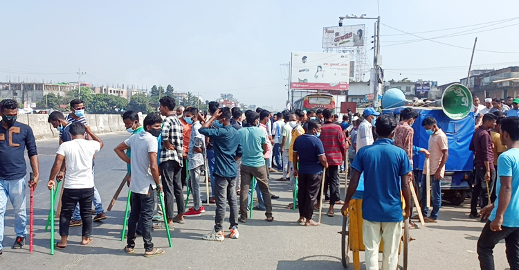 বিএনপিকে ঠেকাতে লাঠি হাতে ঢাকা-চট্টগ্রাম মহাসড়কে যুবলীগ