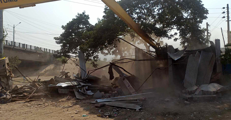 শীতলক্ষ্যা তীরের ২২ অবৈধ স্থাপনা উচ্ছেদ