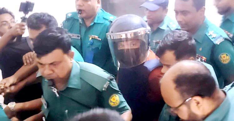 অভিনেতা সিদ্দিককে লক্ষ্য করে ‘চোরা’ স্লোগান