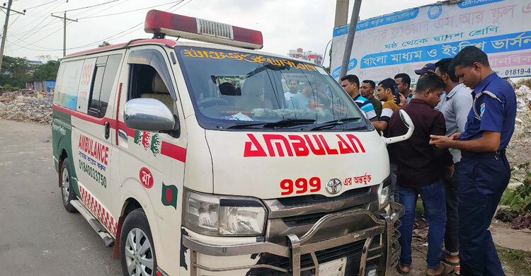 অ্যাম্বুলেন্সে মিললো ৬০ হাজার ইয়াবা, কারবারি গ্রেফতার