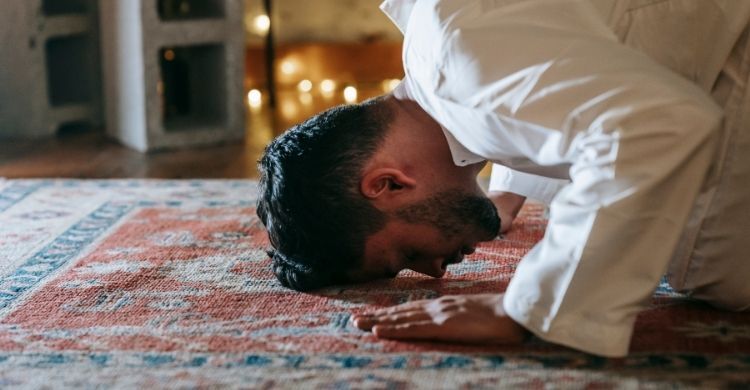 নামাজে রুকুর আগে সিজদায় চলে গেলে কী করবেন?