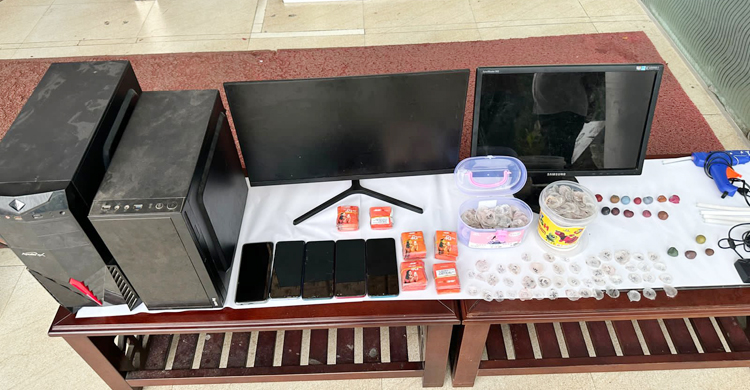 বিশেষ রাবারে আঙুলের ছাপ চুরি করে সিম বিক্রি