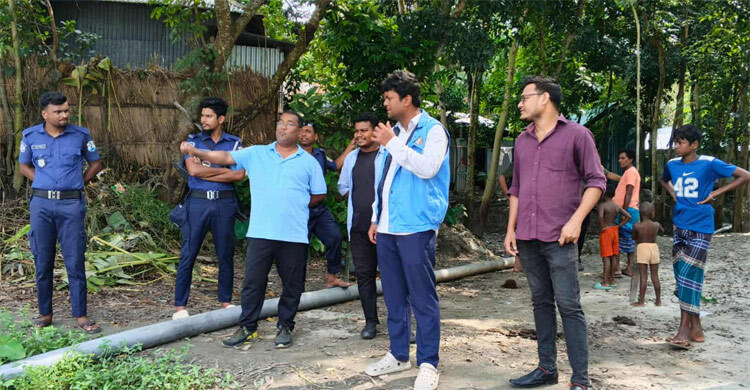 যমুনায় বালু তোলায় ৪০০ মিটার পাইপ ধ্বংস, বাল্কহেড জব্দ