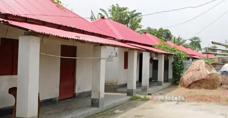 আশ্রয়ণ প্রকল্প এখন মাদকসেবী-জুয়াড়িদের আখড়া