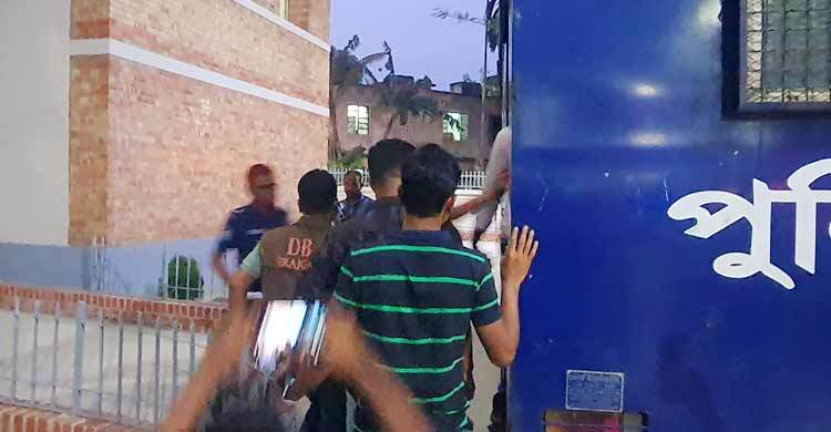 সিরাজগঞ্জে ৫ প্রিসাইডিং কর্মকর্তাসহ ছয়জন কারাগারে