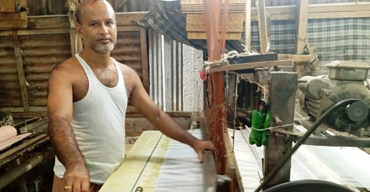 ঋণের চাপে ধুঁকছে তাঁতিরা
