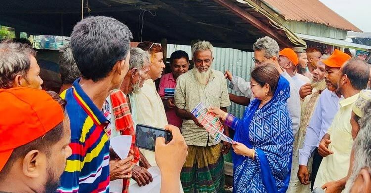 বিএনপির ৩১ দফা নিয়ে ঘুরছেন কনকচাঁপা