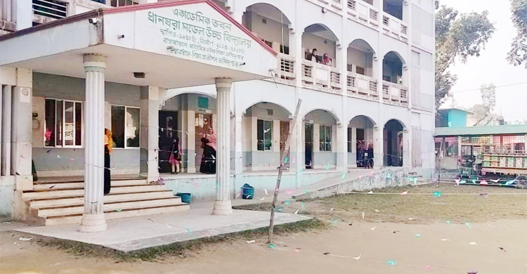 ভোটকেন্দ্রে ‘ভোটার-খরা’