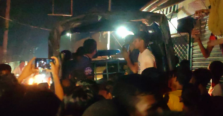 সিরাজগঞ্জে বাবাকে পিটিয়ে হত্যা, হাসপাতালে মা