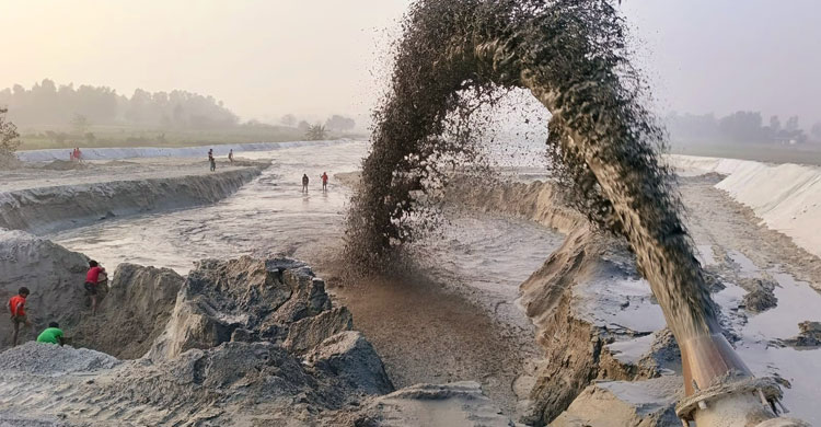 অবৈধ বালু উত্তোলন করায় মামলা, গ্রেফতার ১