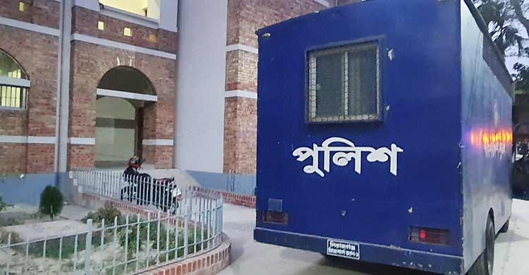 প্রার্থীর সঙ্গে গোপন বৈঠক/ সিরাজগঞ্জে ৫ প্রিসাইডিং কর্মকর্তাসহ ছয়জন কারাগারে