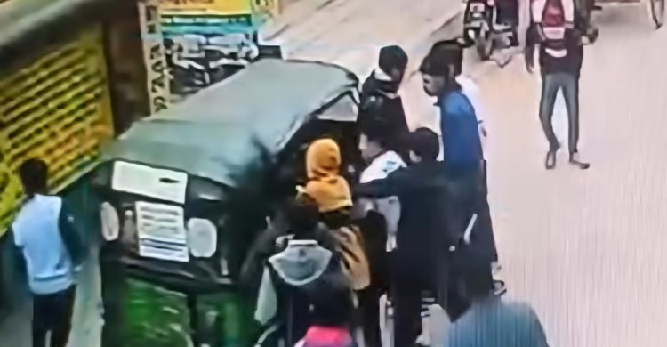 সিরাজগঞ্জে কলেজ শিক্ষার্থীকে প্রকাশ্যে কুপিয়ে হত্যা