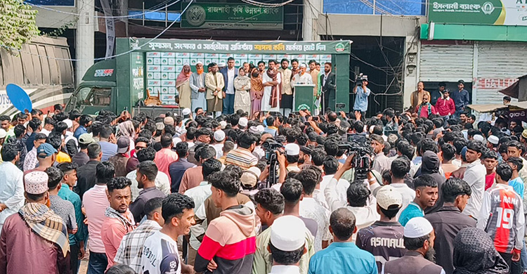 একটি দল জাতীয়তাবাদের কথা বলে বিদেশি নাগরিকদের প্রার্থী করেছে