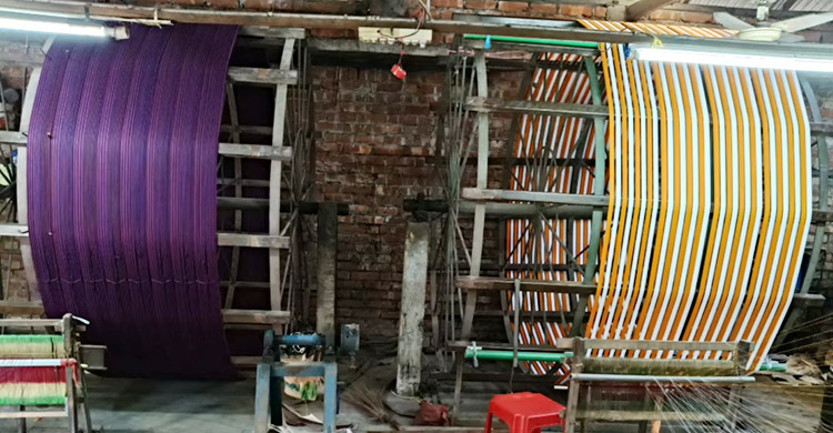 সিরাজগঞ্জের এক গ্রামেই ১০ হাজার তাঁতকল