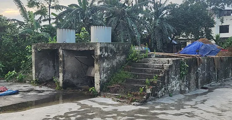 সিরাজগঞ্জে খাদ্য গুদামে চাল দিচ্ছে ১০৩ বন্ধ কল