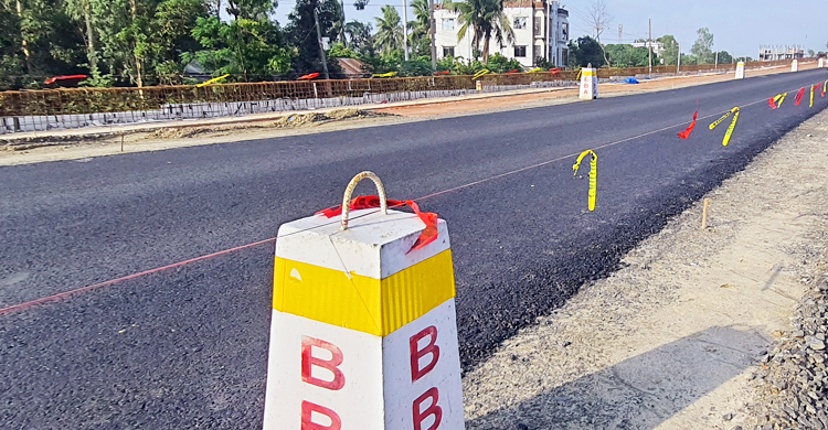 মহাসড়কে সব ধরনের যান চলাচল বন্ধ