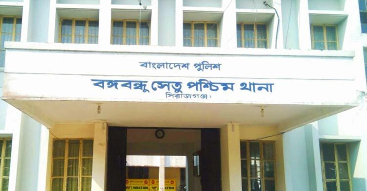 ঈদে বাড়ি ফেরার পথে পিকআপ উল্টে পোশাক শ্রমিক নিহত