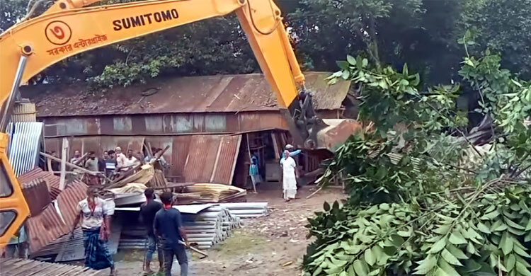 সিরাজগঞ্জে ১৬২ অবৈধ স্থাপনা উচ্ছেদ