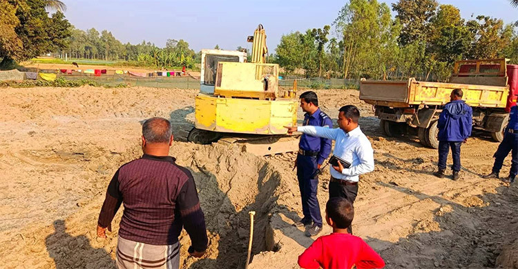 বেপরোয়া পুকুর খননে সিরাজগঞ্জে কমছে ফসলি জমি