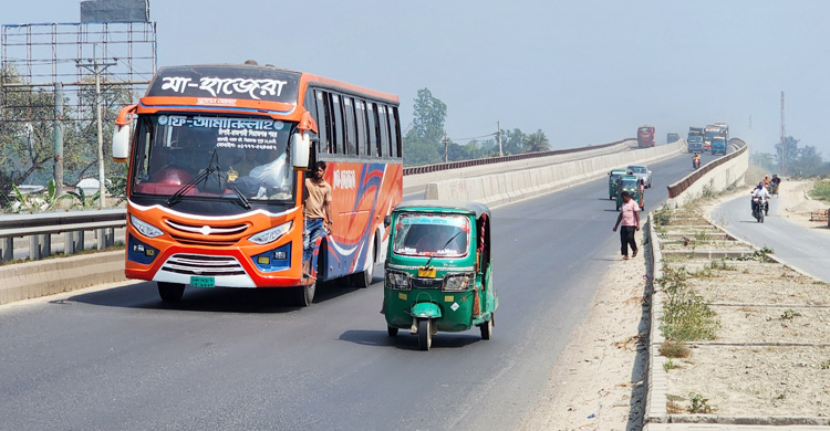 মহাসড়কে তিন চাকার দাপট, সিরাজগঞ্জে দুই মাসে নিহত ২০