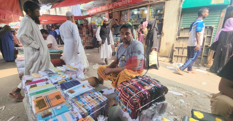 শাহজাদপুরে ঈদের আমেজ, প্রতি হাটে বিক্রি হয় ৭০০ কোটি টাকার কাপড়