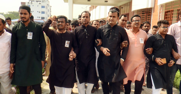 নিজের তৈরি কবরে দাফন করা হলো না আবুল হোসেনকে