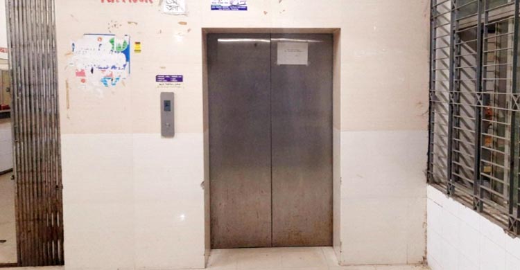 সিরাজগঞ্জ জেনারেল হাসপাতালের লিফট বন্ধ, দুর্ভোগ চরমে