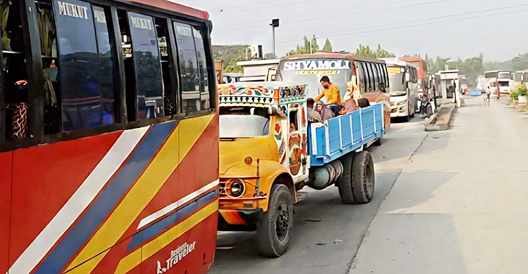 ঢাকা-টাঙ্গাইল মহাসড়কের ঢাকামুখী লেনে যানবাহনের ধীরগতি