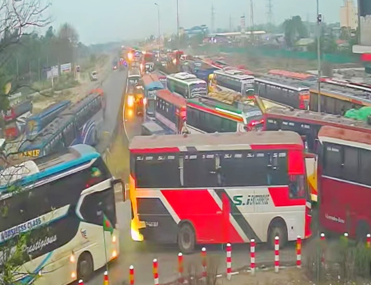 যমুনা সেতু পার হতেই দুই ঘণ্টা, ঢাকামুখী লেনে ৩ কিলোমিটার দীর্ঘ যানজট