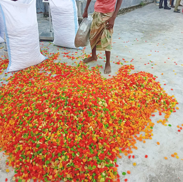 ক্ষতিকারক রঙ দিয়ে চিপস তৈরি, কারখানাকে জরিমানা