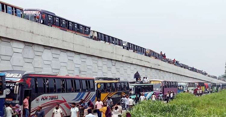 সিরাজগঞ্জ-ঢাকা মহাসড়কে ৫ কিমি যানজট