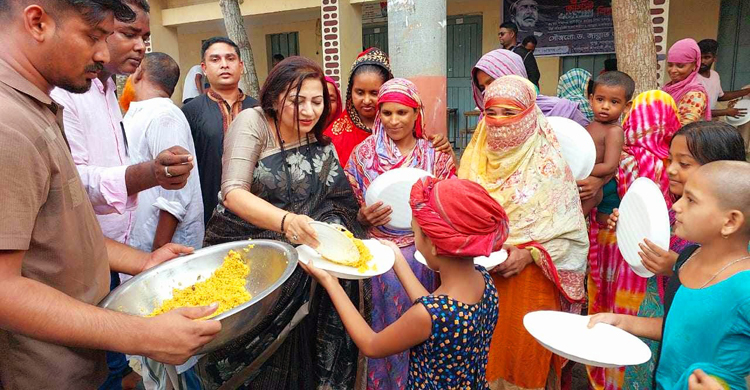 শোক দিবসে খাবার পেলেন ৮ হাজার দুস্থ