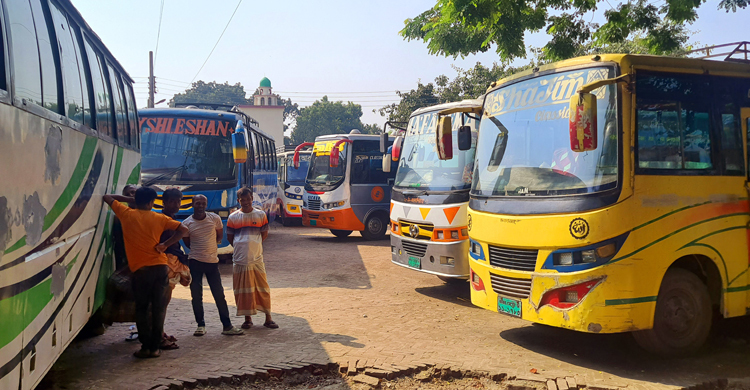 সিরাজগঞ্জ থেকে ছাড়ছে না বাস, ভোগান্তিতে যাত্রীরা