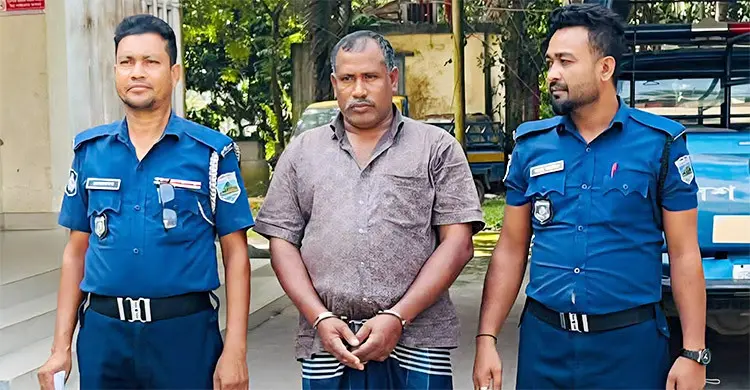 গরু চুরির ১৯ মামলা নিয়ে ছিলেন ধরাছোঁয়ার বাইরে, অবশেষে গ্রেফতার