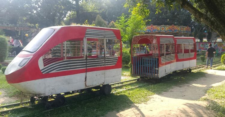 রংপুরে শিশুপার্কে ট্রেনের নিচে পড়ে শিশুর মৃত্যু