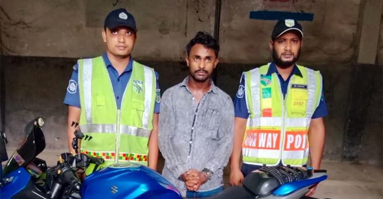 সীতাকুণ্ডে ফেনসিডিলসহ যুবক গ্রেফতার