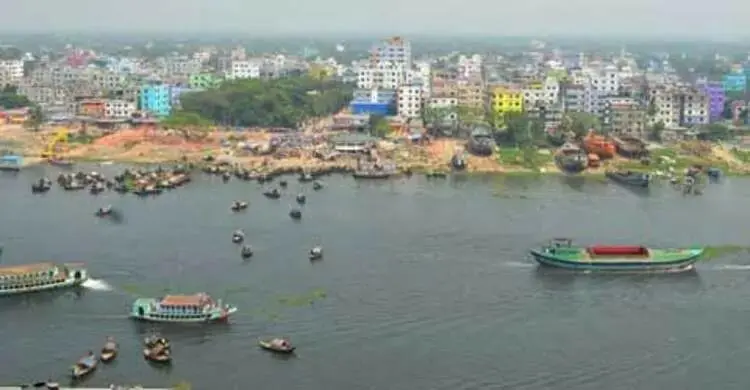 শীতলক্ষ্যায় নৌযানের সঙ্গে বাল্কহেডের সংঘর্ষে পুলিশ সদস্য নিহত