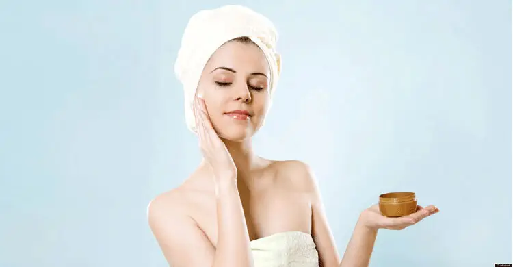 শীতের শুষ্কতায় ত্বকের সেরা সঙ্গী গ্লিসারিন নাকি জেলি?