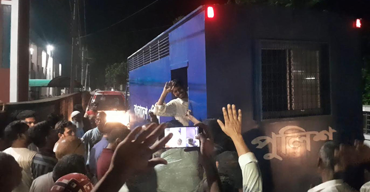লালমনিরহাটে ছাত্রলীগের মিছিলের পর পুলিশের যৌথ অভিযানে গ্রেফতার ১২