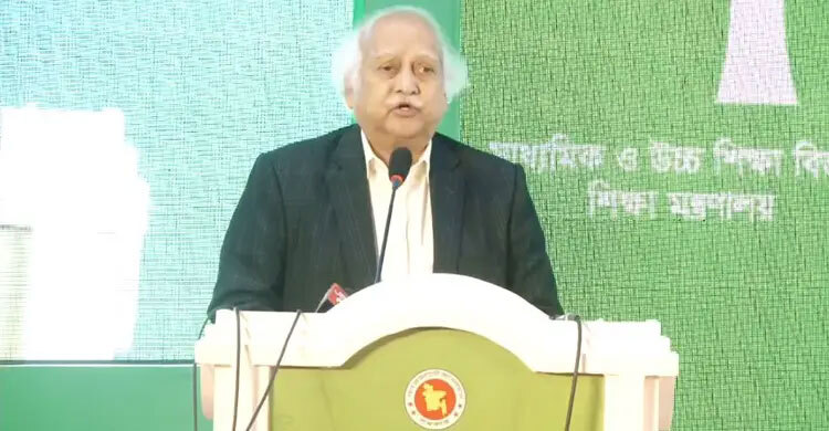 Primary teachers’ salaries should equal univ teachers’: Faiz