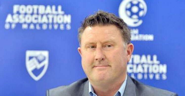 বাফুফের চাকরি ছেড়ে মালদ্বীপে পল স্মলি