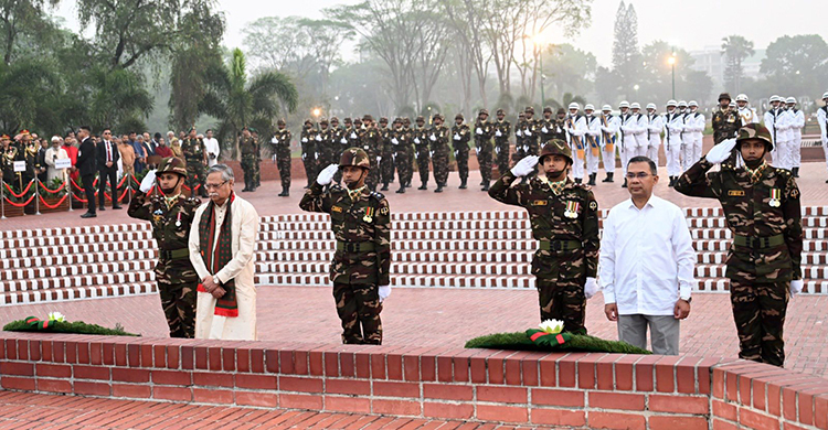 জাতীয় স্মৃতিসৌধে বীর শহীদদের প্রতি রাষ্ট্রপতি ও প্রধানমন্ত্রীর শ্রদ্ধা
