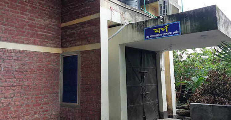 প্রথমে ওঝা দিয়ে ঝাড়ফুঁক, এরপর নেওয়া হয় হাসপাতালে